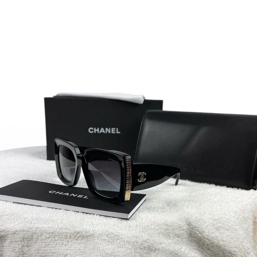 CHANEL RECTANGLE SUNGLASSES Acetate, Black & Gold - Lens Gray, Gradient